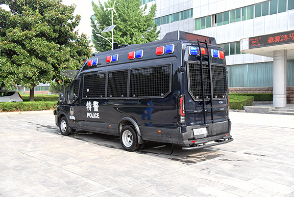森源鴻馬防暴運(yùn)兵車發(fā)往湖南||安全維穩(wěn)  快速處置(圖5)