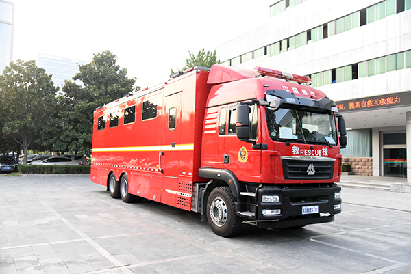 森源鴻馬32人宿營車發(fā)往遼寧(圖3)