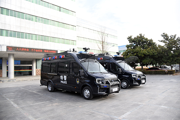 森源鴻馬防暴運(yùn)兵車發(fā)往湖南||安全維穩(wěn) 快速處置(圖3)
