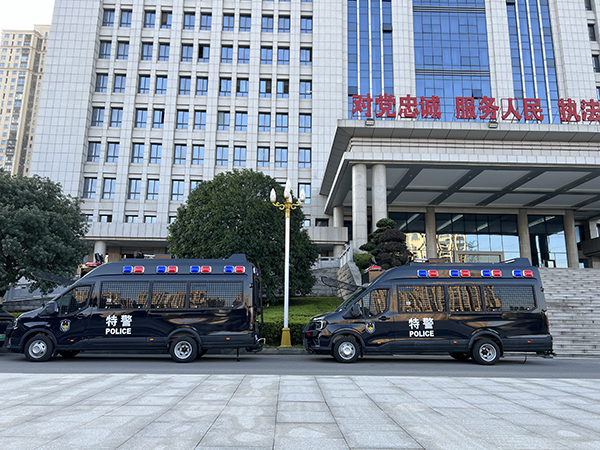 保平安  護(hù)穩(wěn)定——森源鴻馬防暴運(yùn)兵車護(hù)航湖南！(圖2)
