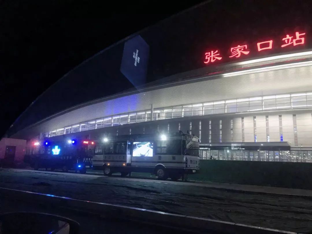森源鴻馬移動(dòng)警務(wù)室跨年守護(hù)：點(diǎn)亮城市守護(hù)之光(圖4)