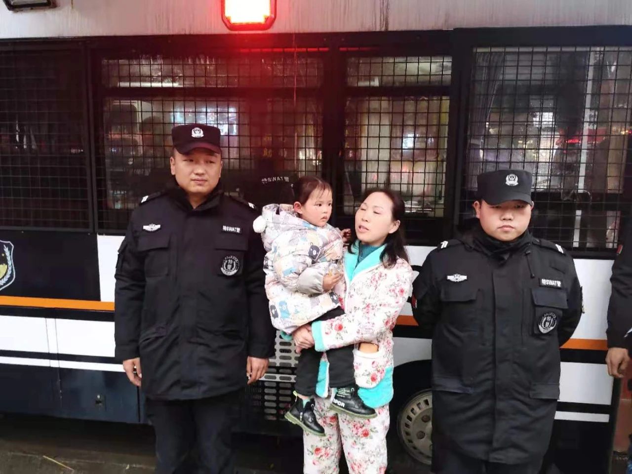 森源鴻馬移動警務(wù)室：元宵節(jié)的平安守護(hù)者(圖4)