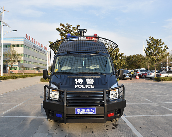 森源鴻馬防暴突擊車：守護(hù)城市安全的堅(jiān)固堡壘(圖1)