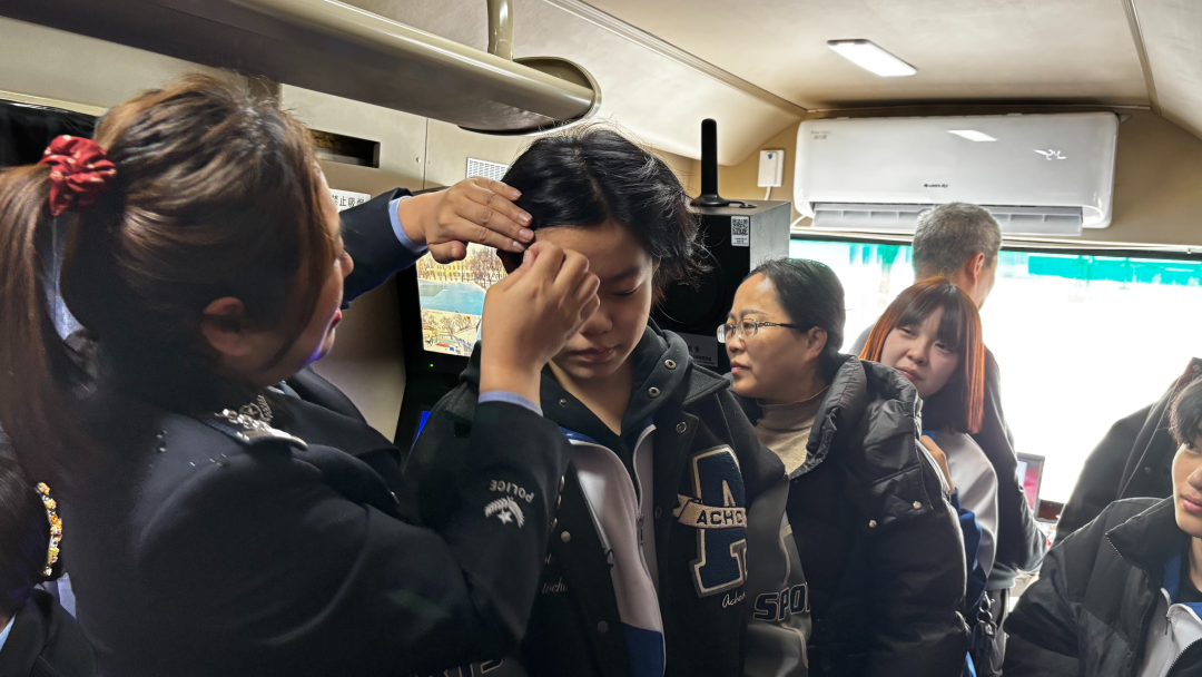 森源鴻馬移動(dòng)警務(wù)車進(jìn)校園 “一車四服務(wù)”開啟警務(wù)新時(shí)代(圖5)