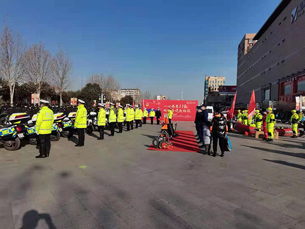 首個“中國人民警察節(jié)” 河南鶴壁警察不虛過 (圖2) 首個“中國人民警察節(jié)” 河南鶴壁警察不虛過 (圖2)