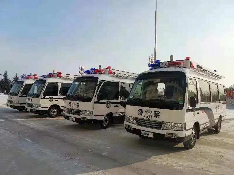 黑龍江大興安嶺公安局舉行“警民直通車”交接儀式(圖4) 黑龍江大興安嶺公安局舉行“警民直通車”交接儀式(圖4)