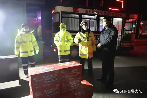 抗疫一線/澤州交警在行動(dòng)(圖2) 抗疫一線/澤州交警在行動(dòng)(圖2)