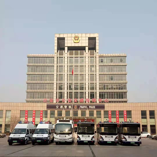河北遷安市移動警務(wù)室上崗執(zhí)勤||援防疫管控第一線(圖1)