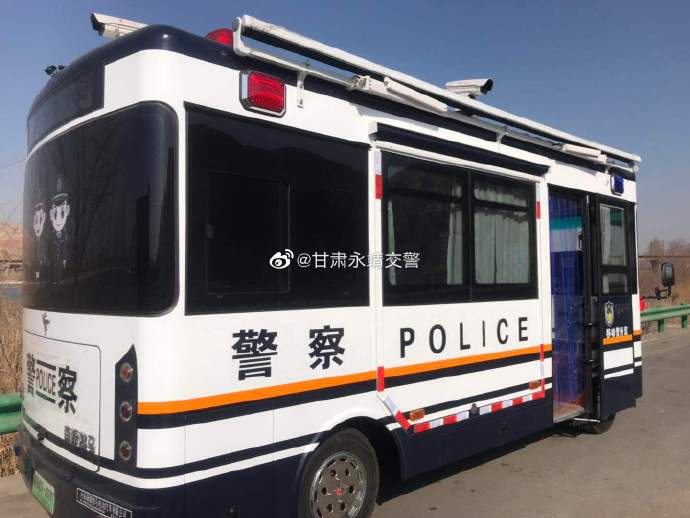 甘肅永靖交警 “移動(dòng)警務(wù)室”來(lái)啦!(圖2) 甘肅永靖交警 “移動(dòng)警務(wù)室”來(lái)啦!(圖2)