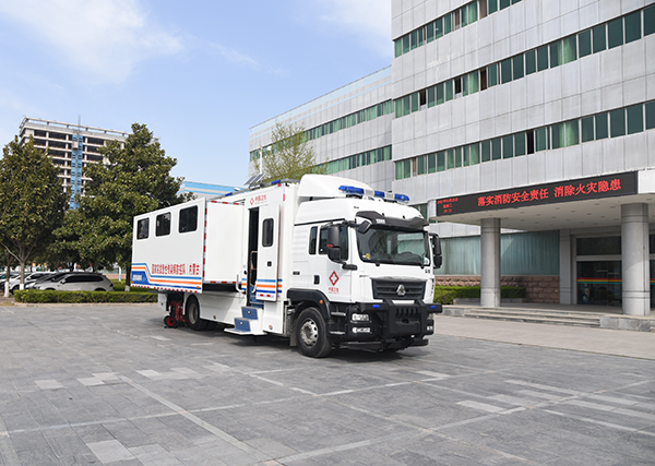 森源鴻馬醫(yī)療宿營(yíng)車——移動(dòng)的多功能宿舍(圖2) 森源鴻馬醫(yī)療宿營(yíng)車——移動(dòng)的多功能宿舍(圖2)