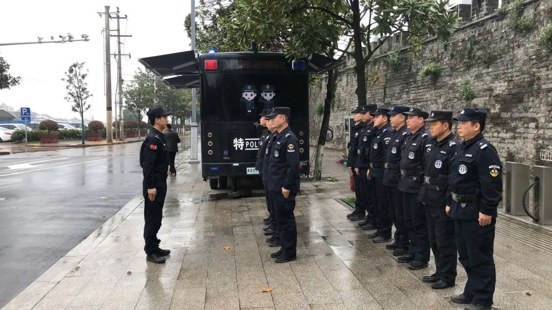 澧縣“城市快警”：24小時(shí)戰(zhàn)備 第一時(shí)間戰(zhàn)斗 夜間“警”色暖人心(圖1)