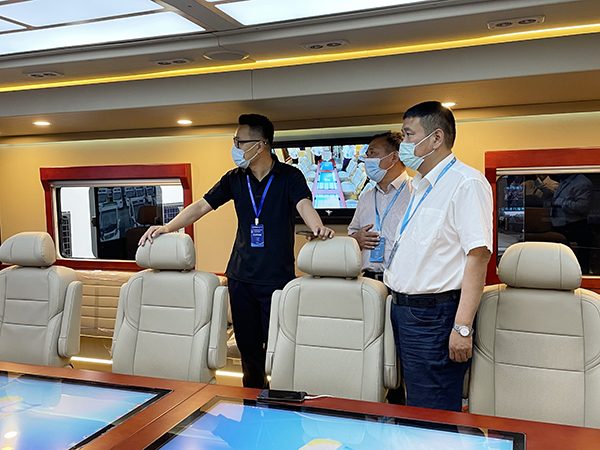 精彩車型矩陣 先進(jìn)技術(shù)實(shí)力——森源鴻馬攜高科技 裝備亮相第十二屆交博會(huì)(圖4) 精彩車型矩陣 先進(jìn)技術(shù)實(shí)力——森源鴻馬攜高科技 裝備亮相第十二屆交博會(huì)(圖4)
