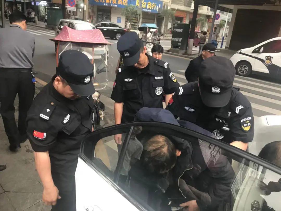 【澧縣】街頭老人突發(fā)疾病，城市快警暖心救助(圖2)