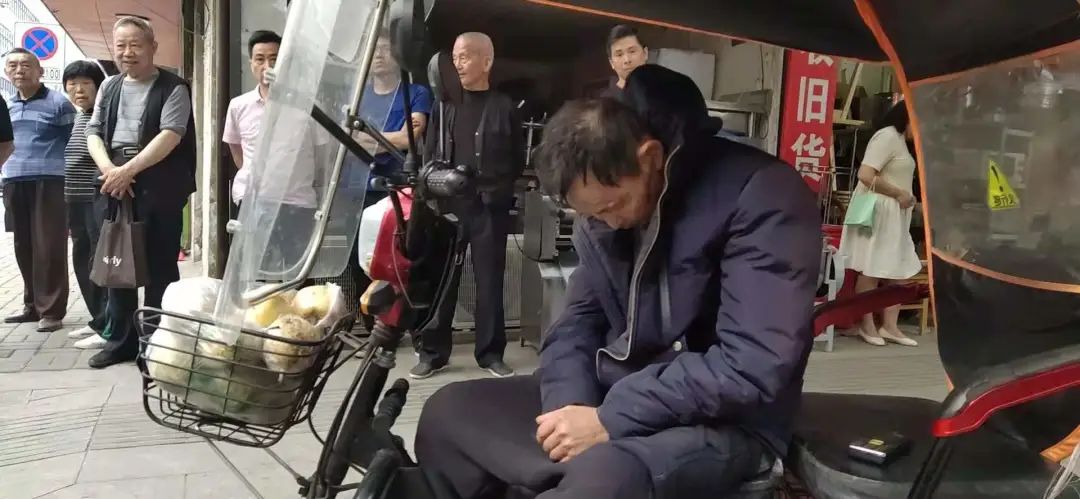 【澧縣】街頭老人突發(fā)疾病，城市快警暖心救助(圖1)