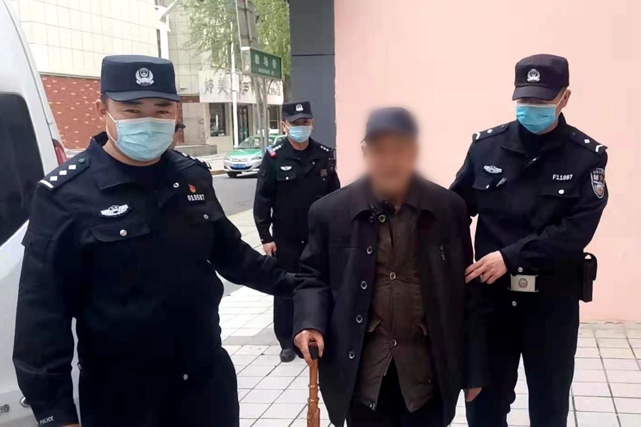 【城中公安】禮讓街派出所幫助走失老人找到家人(圖3) 【城中公安】禮讓街派出所幫助走失老人找到家人(圖3)