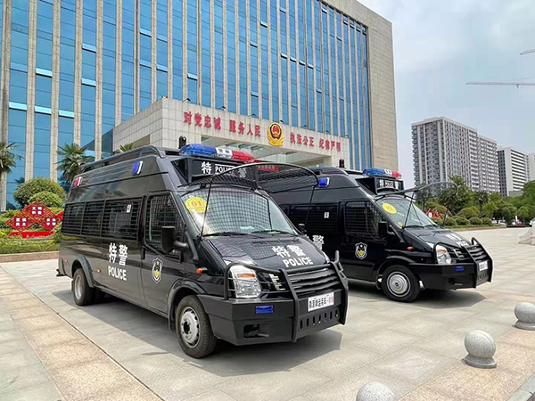 駐馬店遂平縣防暴巡邏車上崗(圖4)