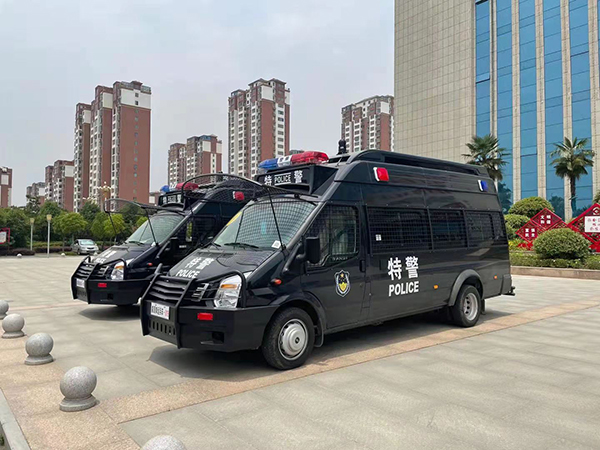 駐馬店遂平縣防暴巡邏車上崗(圖2)