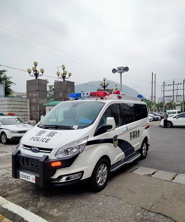 福建南安市刑事勘查車上崗(圖3) 福建南安市刑事勘查車上崗(圖3)