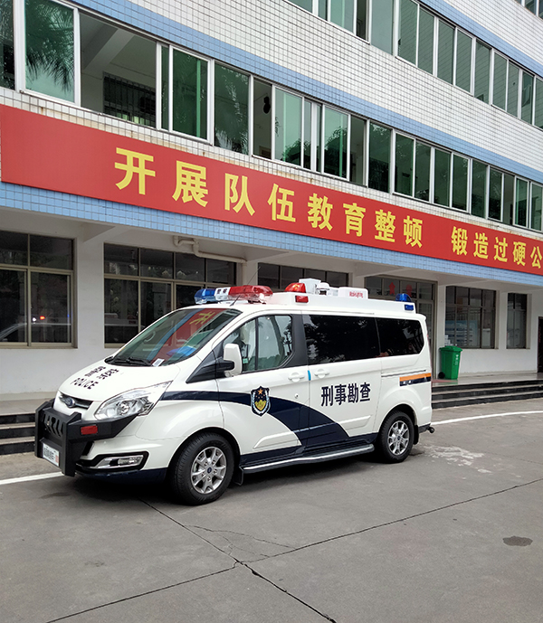 福建南安市刑事勘查車上崗(圖1) 福建南安市刑事勘查車上崗(圖1)
