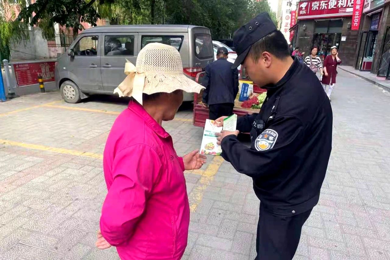 城中公安分局組織開展食品安全宣傳活動(dòng)(圖3) 城中公安分局組織開展食品安全宣傳活動(dòng)(圖3)