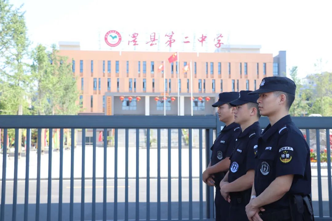 澧縣公安站好“護(hù)學(xué)崗” 撐起校園“平安傘”(圖5) 澧縣公安站好“護(hù)學(xué)崗” 撐起校園“平安傘”(圖5)