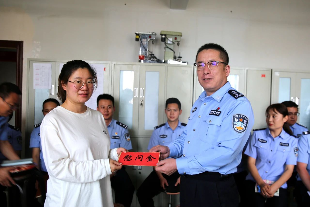 慶祝中國(guó)共產(chǎn)黨成立100周年丨戰(zhàn)時(shí)慰問暖警心，走訪慰問送關(guān)懷(圖8)