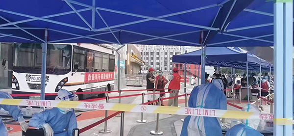 疫情就是命令 森源鴻馬核酸檢測車急召“入伍”||緊急奔赴一線 守護(hù)群眾安全(圖6) 疫情就是命令 森源鴻馬核酸檢測車急召“入伍”||緊急奔赴一線 守護(hù)群眾安全(圖6)
