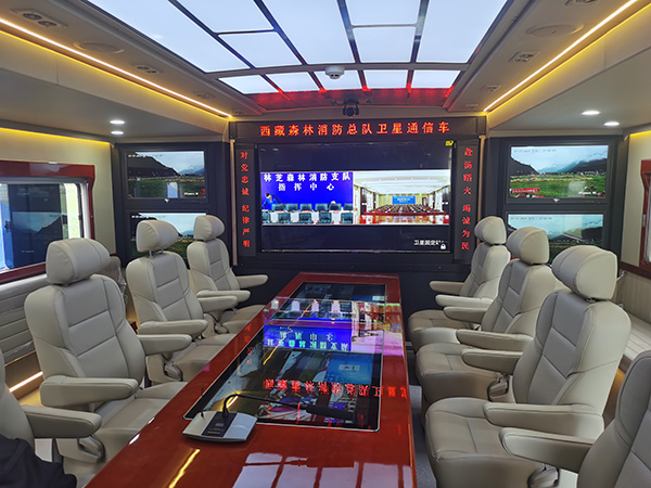 國內(nèi)首臺國六6×6底盤消防衛(wèi)星通信指揮車配發(fā)西藏森林消防救援總隊(duì)(圖5) 國內(nèi)首臺國六6×6底盤消防衛(wèi)星通信指揮車配發(fā)西藏森林消防救援總隊(duì)(圖5)