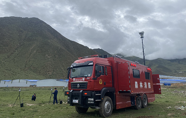 國內(nèi)首臺國六6×6底盤消防衛(wèi)星通信指揮車配發(fā)西藏森林消防救援總隊(duì)(圖2) 國內(nèi)首臺國六6×6底盤消防衛(wèi)星通信指揮車配發(fā)西藏森林消防救援總隊(duì)(圖2)