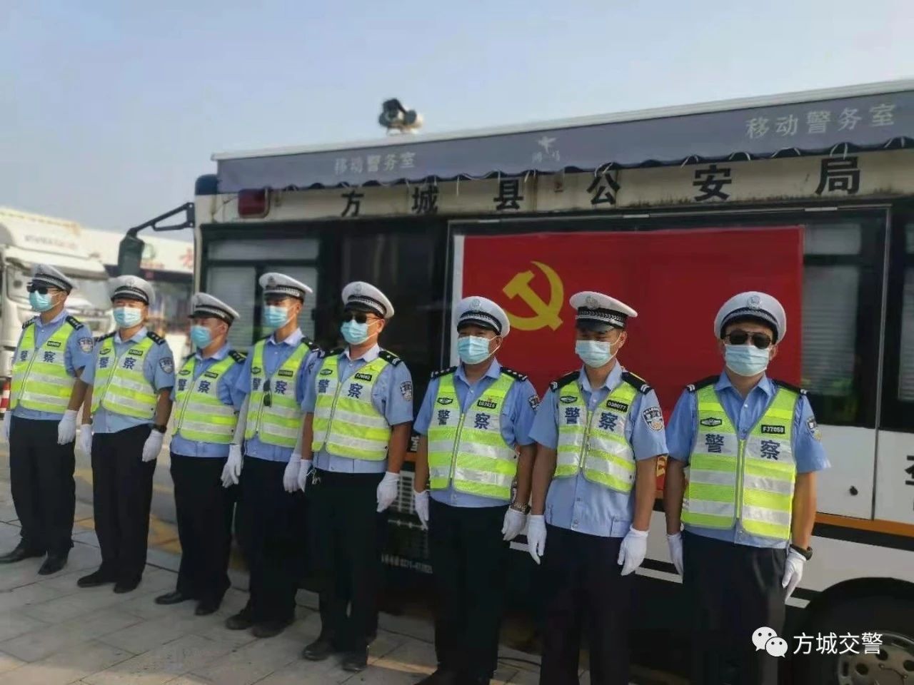 移動警務(wù)平臺構(gòu)建起防疫安全屏障||方城交警、醫(yī)護人員24小時防疫為民守護！(圖4)