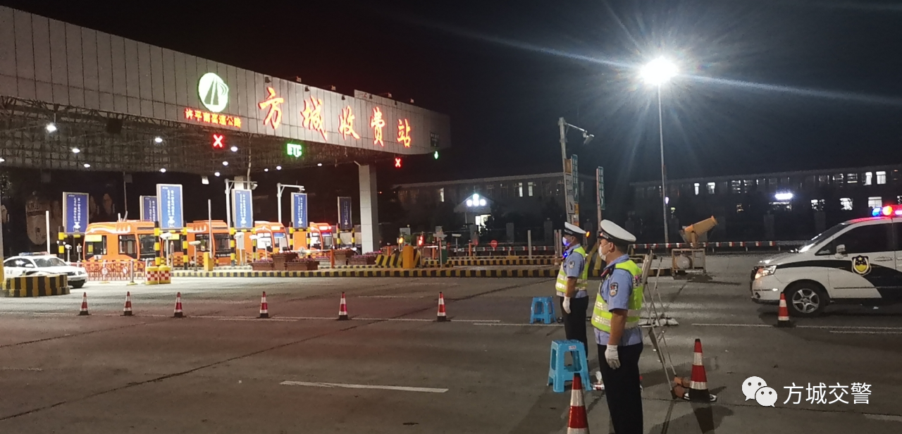 移動警務(wù)平臺構(gòu)建起防疫安全屏障||方城交警、醫(yī)護人員24小時防疫為民守護！(圖9)