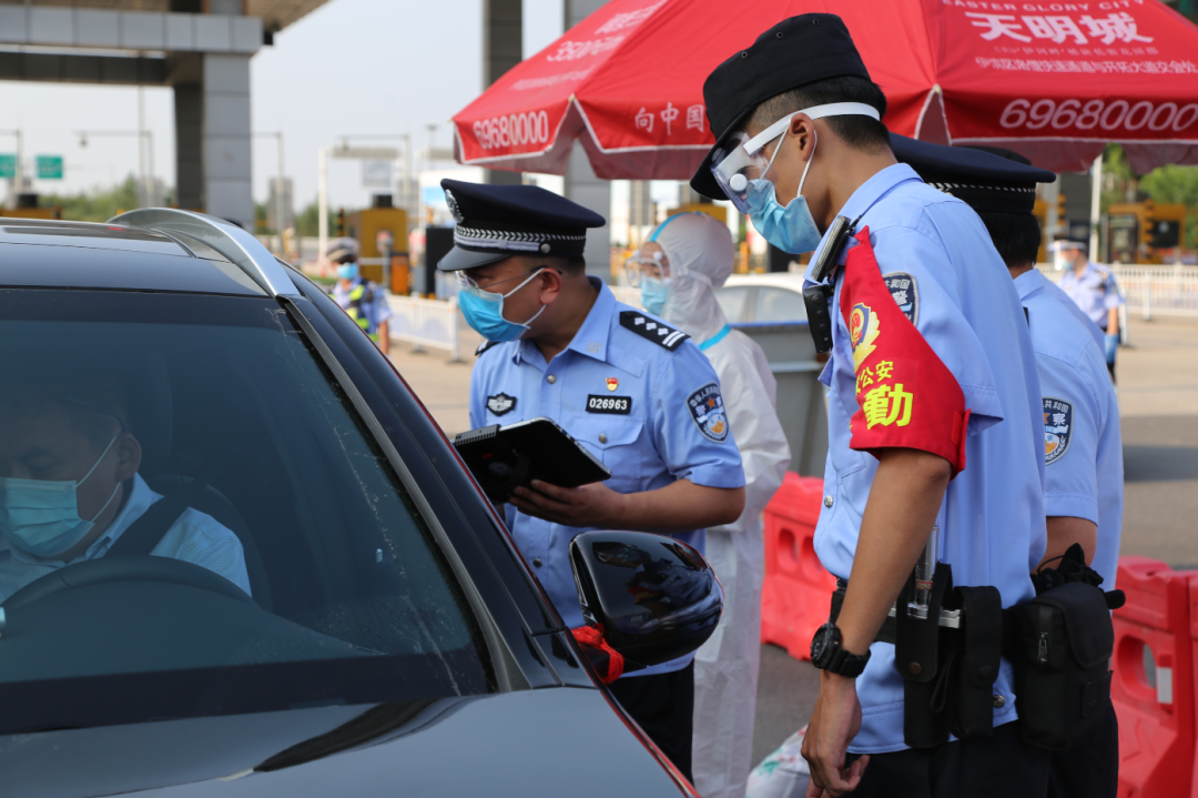 移動警務(wù)室助力洛陽公安最美戰(zhàn)“疫”顏色！(圖4)