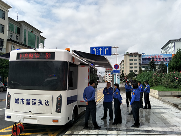 云南蘭坪縣移動(dòng)執(zhí)法站上崗執(zhí)勤(圖4) 云南蘭坪縣移動(dòng)執(zhí)法站上崗執(zhí)勤(圖4)