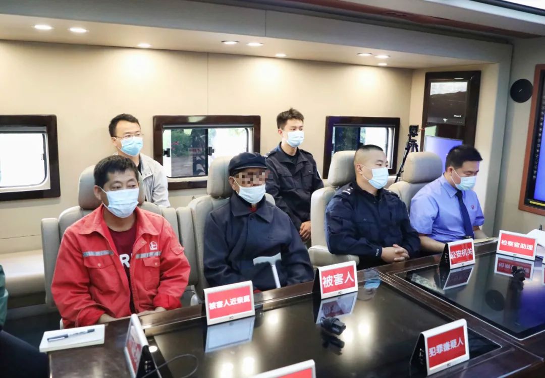 生態(tài)旅游檢察車打通服務(wù)群眾“最后一公里” 化解鄰里矛盾糾紛(圖2) 生態(tài)旅游檢察車打通服務(wù)群眾“最后一公里” 化解鄰里矛盾糾紛(圖2)