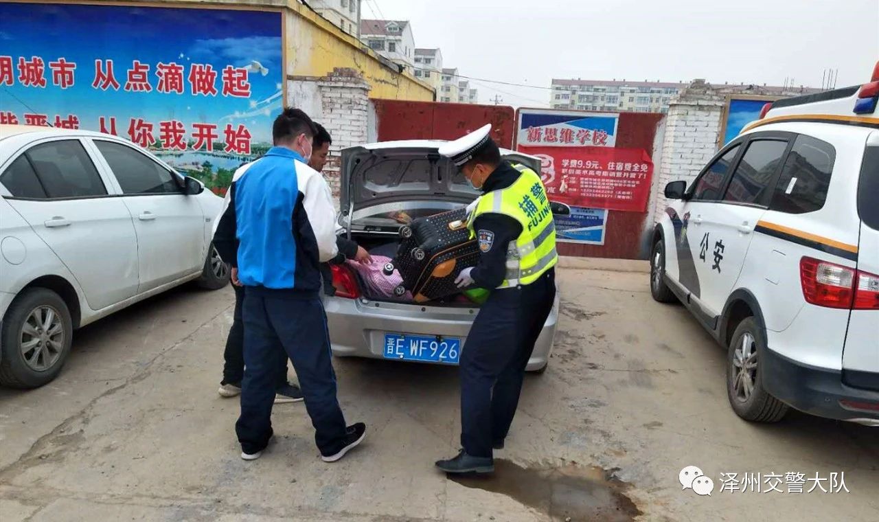 開學啦！澤州交警護航模式開啟，為學生保駕護航！(圖2)