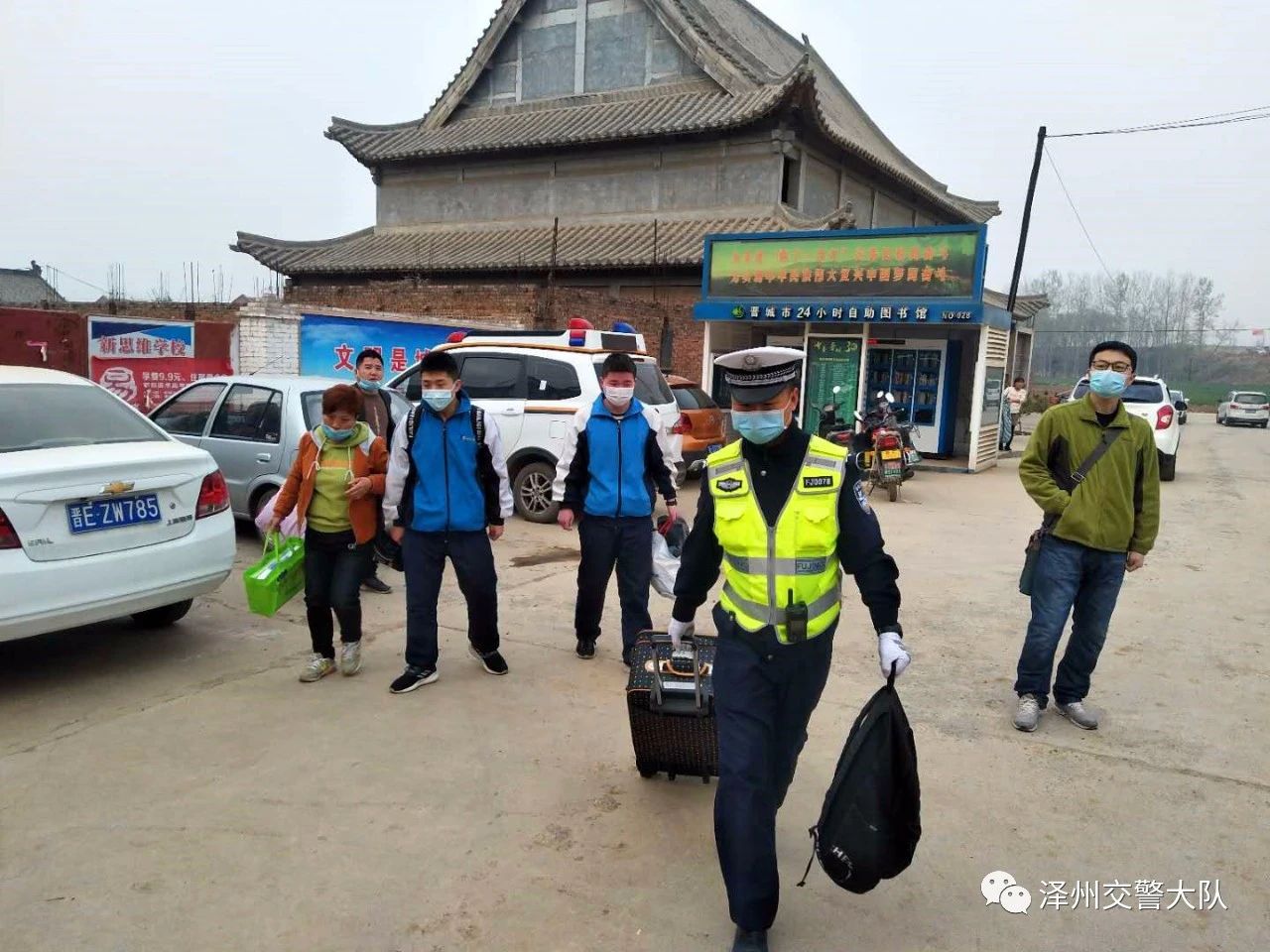 開學啦！澤州交警護航模式開啟，為學生保駕護航！(圖3)