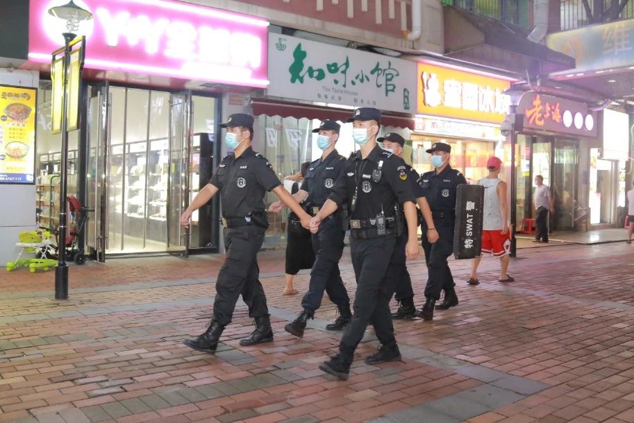 “移動警務(wù)室”亮相街頭！信州公安讓平安就在您的身邊！(圖5)