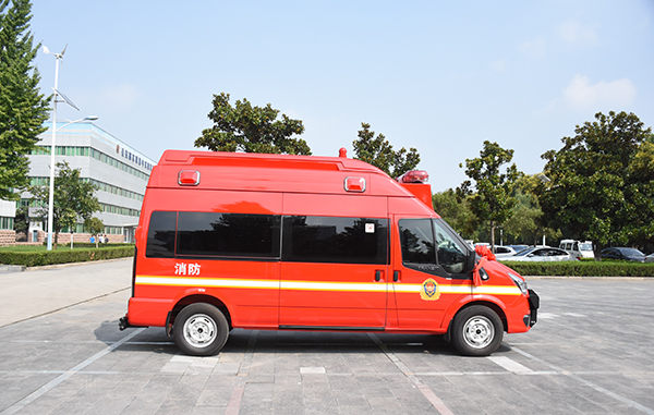 新疆采購消防通信指揮車(圖3)