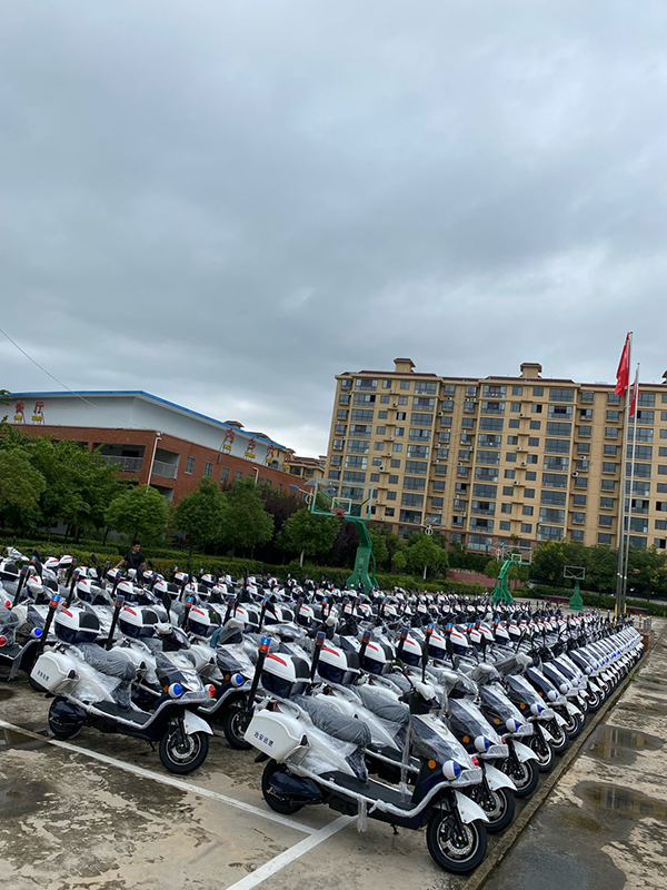 河南內(nèi)鄉(xiāng)縣電動(dòng)巡邏車配發(fā)一線(圖1)