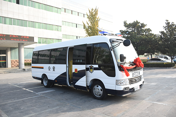 四川普格縣采購(gòu)多功能運(yùn)兵車(圖3)