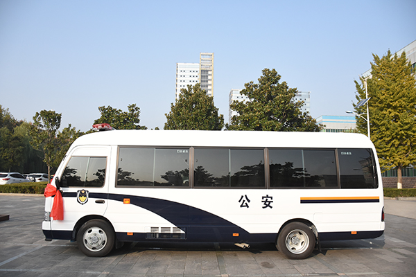 四川普格縣采購(gòu)多功能運(yùn)兵車(圖4)