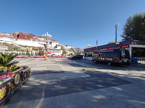 西藏?zé)o人機(jī)防御指揮車上崗(圖1) 西藏?zé)o人機(jī)防御指揮車上崗(圖1)