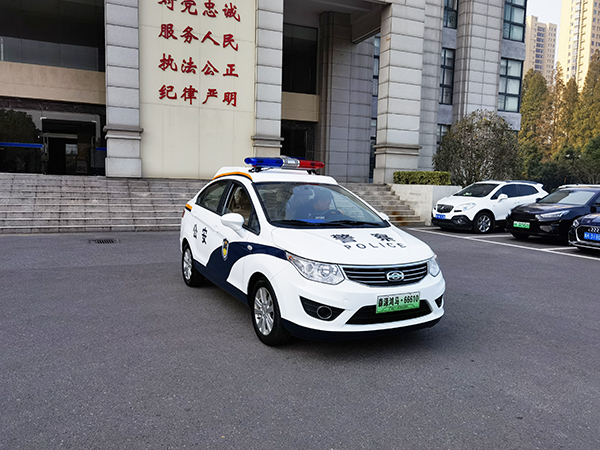 安徽阜陽(yáng)電動(dòng)巡邏車上崗(圖2) 安徽阜陽(yáng)電動(dòng)巡邏車上崗(圖2)