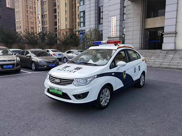 安徽阜陽(yáng)電動(dòng)巡邏車上崗(圖3) 安徽阜陽(yáng)電動(dòng)巡邏車上崗(圖3)