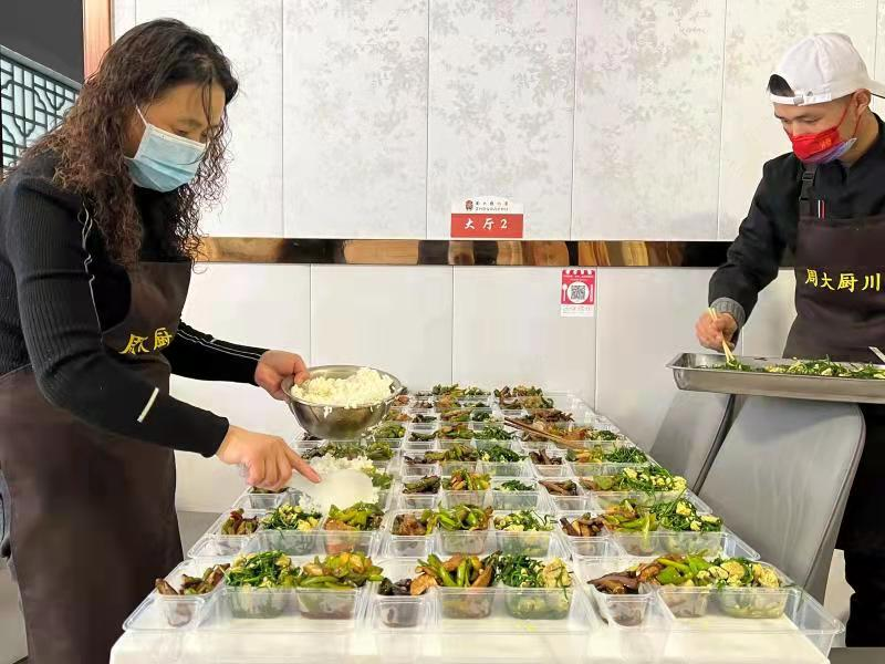【戰(zhàn)疫情】一碗飯、一束花，一絲情……(圖1)