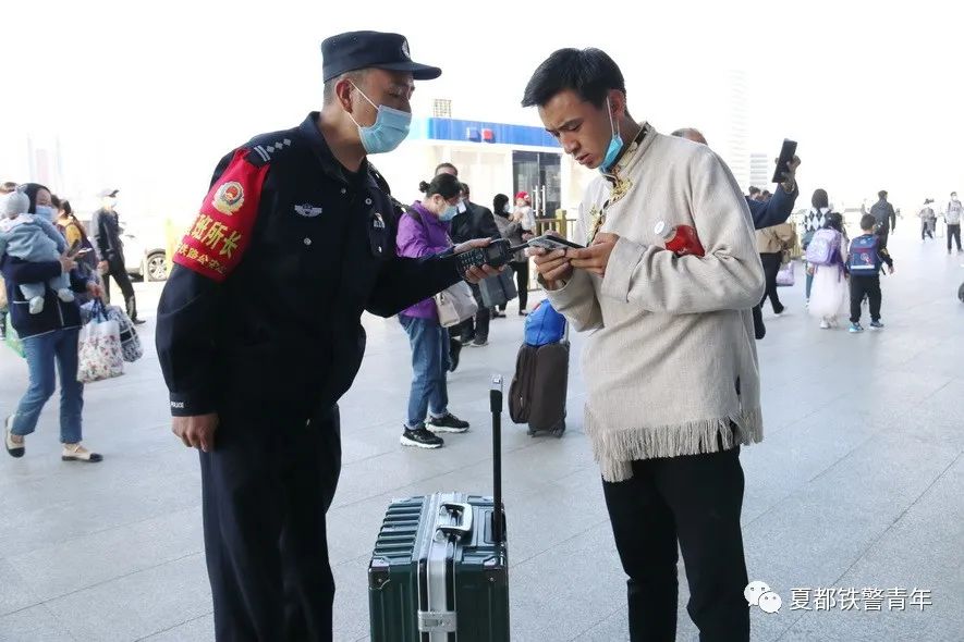 “黨建引領+疫情防控”構(gòu)筑疫情防控“紅色堡壘”(圖3)