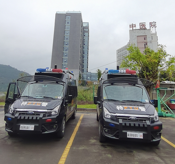 機動防控、以快制快||四川蒼溪縣防暴巡邏車上崗(圖2)