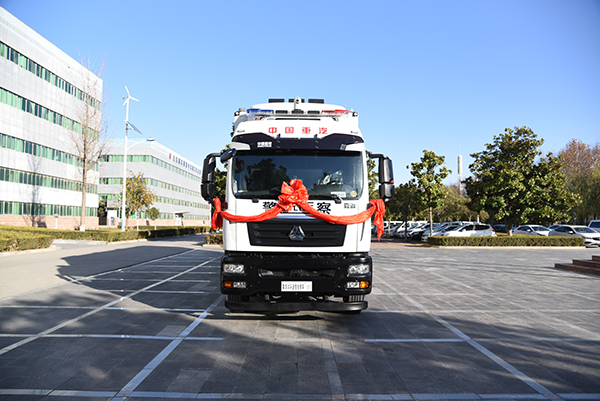 河南開封市移動(dòng)通信指揮車發(fā)車——打造智慧警務(wù)平臺(tái) 助推智慧警務(wù)建設(shè)(圖1)