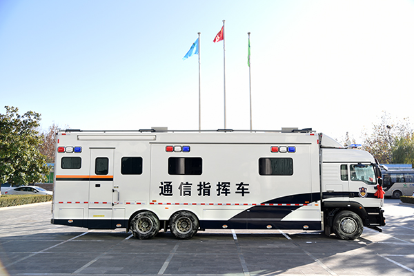 河南開封市移動(dòng)通信指揮車發(fā)車——打造智慧警務(wù)平臺(tái) 助推智慧警務(wù)建設(shè)(圖6)