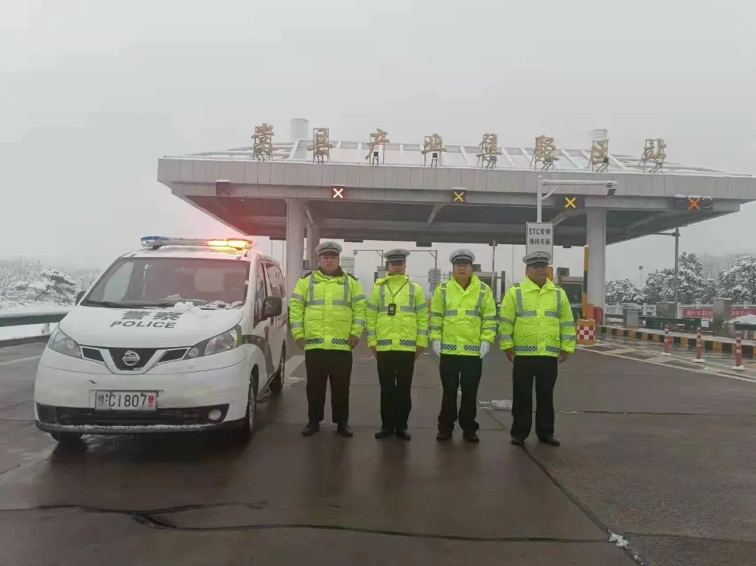 洛陽(yáng)市疫情防控交通卡點(diǎn)啟動(dòng)(圖2) 洛陽(yáng)市疫情防控交通卡點(diǎn)啟動(dòng)(圖2)